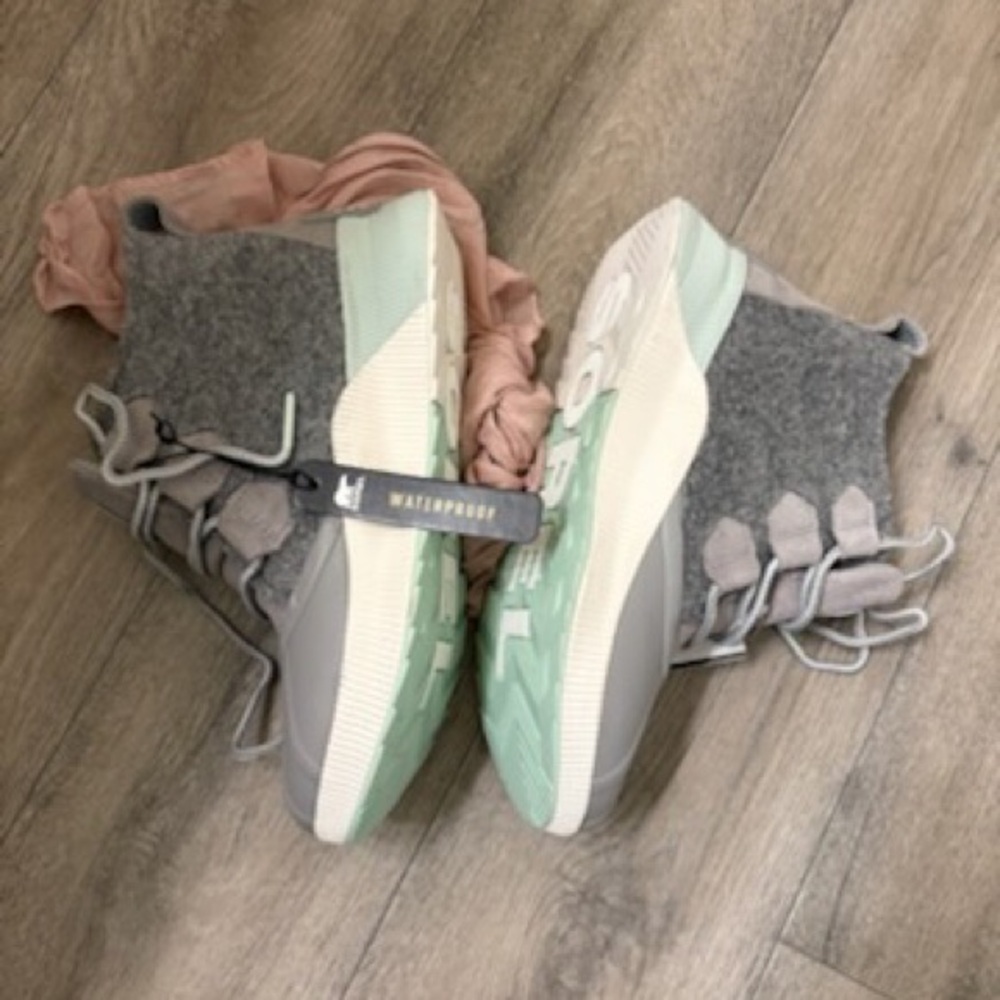 Sorel Pink and Gray High-Top Boots - Picture 9 of 10